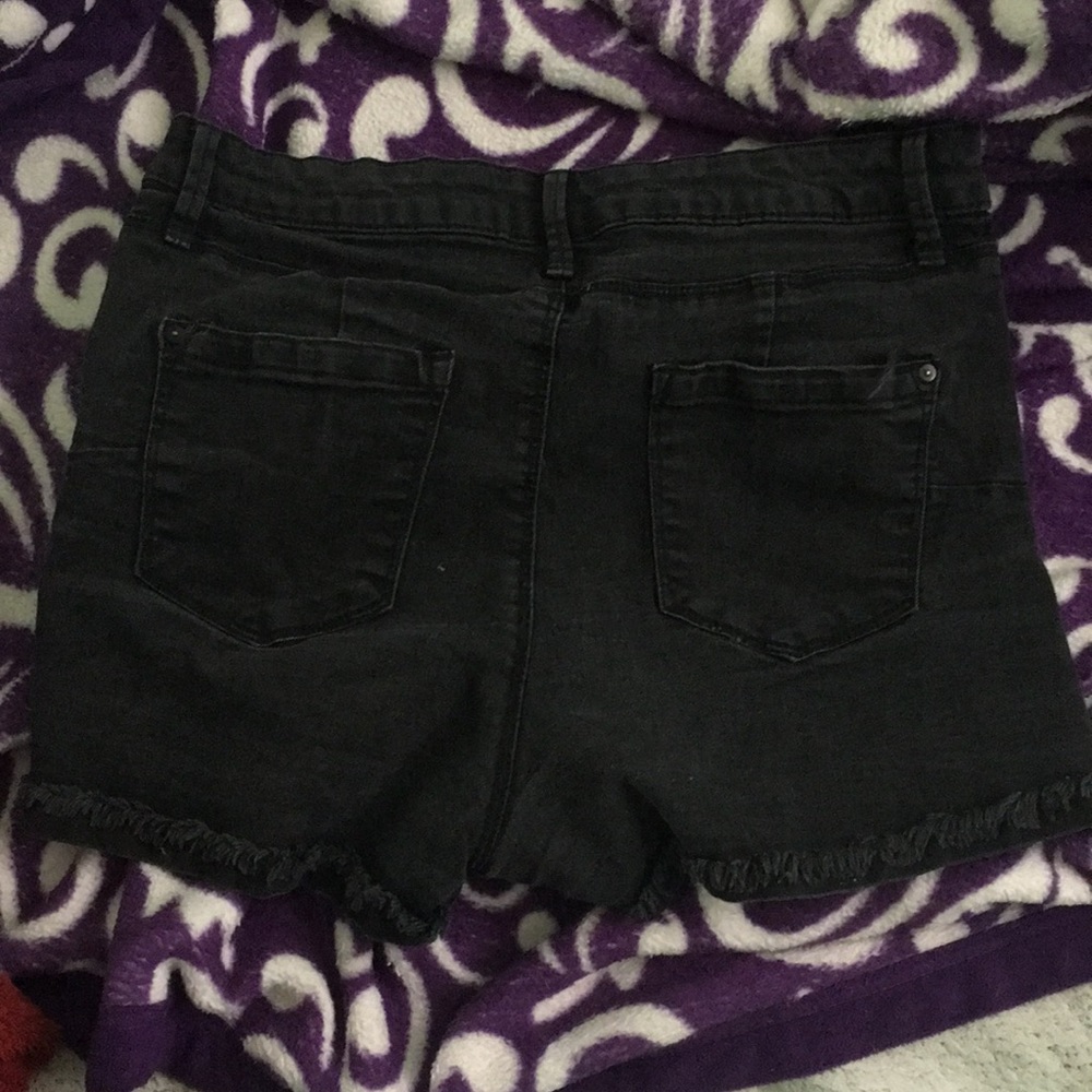 shorts - Picture 2 of 2